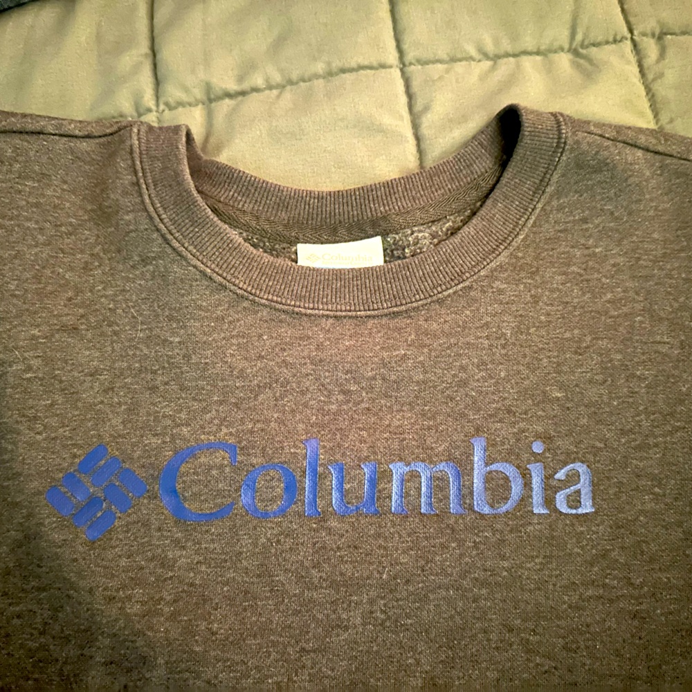 Columbia women’s crewneck. Size large.